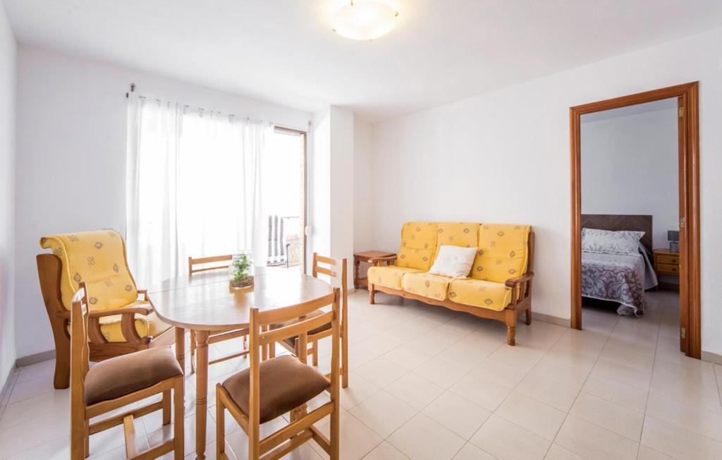 Stunning Apartment In Oropesa Del Mar Eksteriør billede